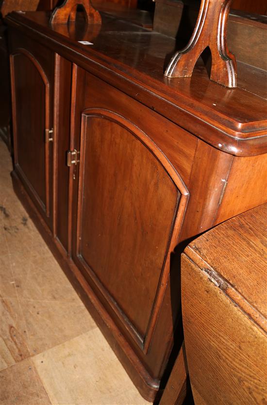 Victorian mahogany dwarf cupboard(-)